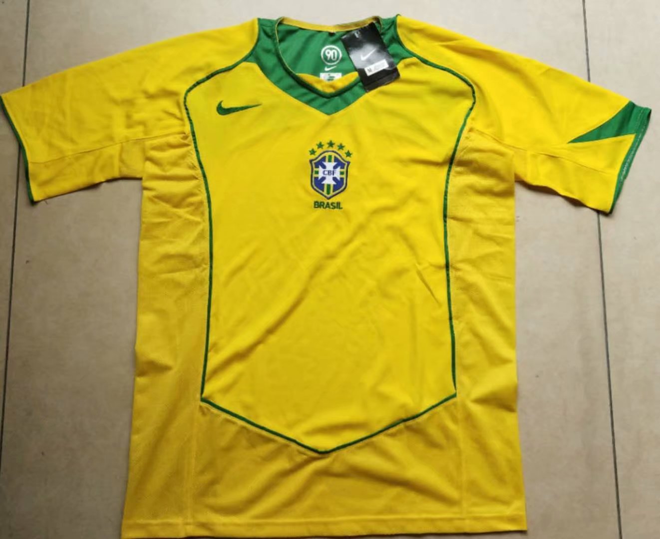 CAMISETA RETRO BRASIL LOCAL 2004