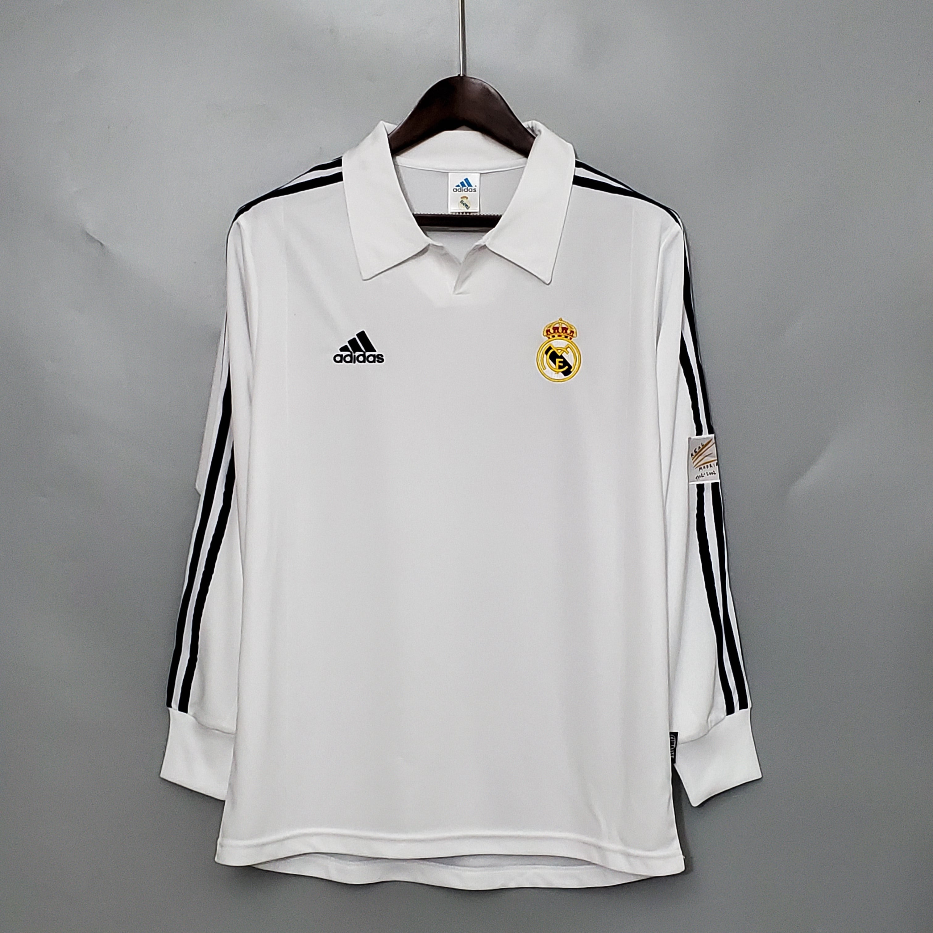 CAMISETA RETRO REAL MADRID LOCAL 2001 - 02